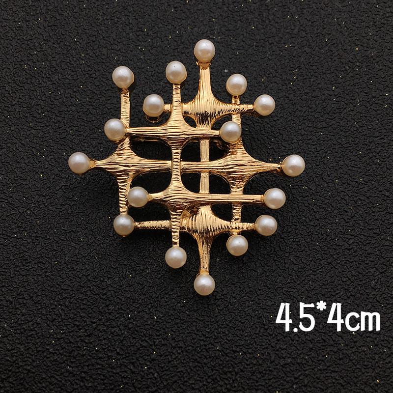 Vintage Alloy Leaf Brooch With Flower Wreath And Star Accents For Women Fashion Jewelry