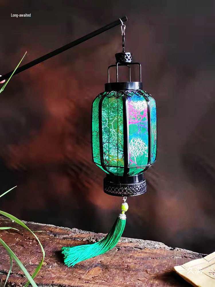 Hanfu Style Antique Handheld Lantern - Iron Art, Luminous Palace Lantern, Chinese Style Photography Prop, Flower Design