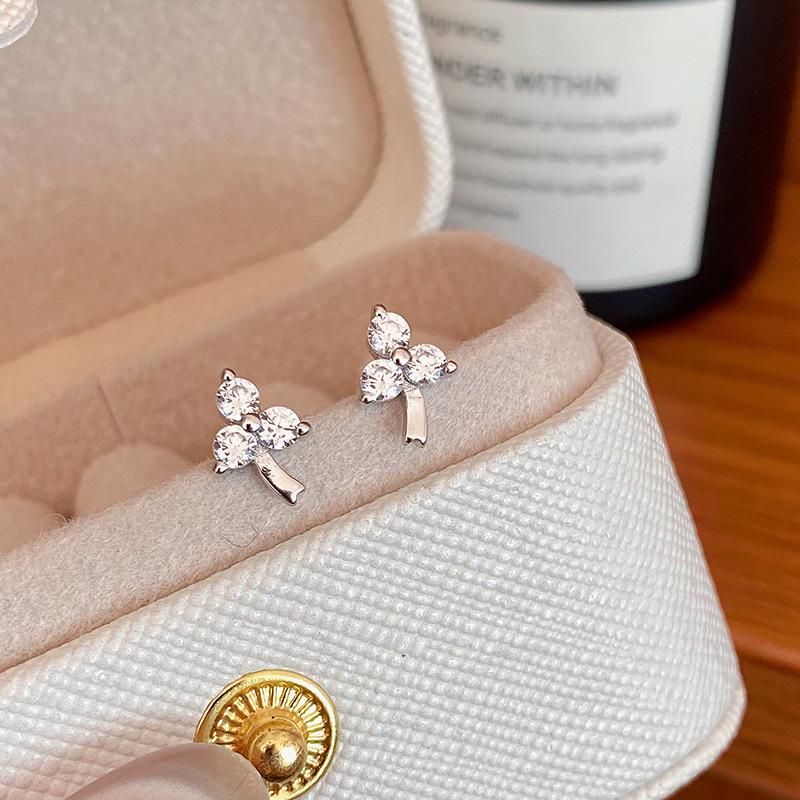 Ohrstecker im japanischen Stil mit Klee, 18 Karat vergoldet, S925 Sterlingsilber - Leichtes Luxusdesign