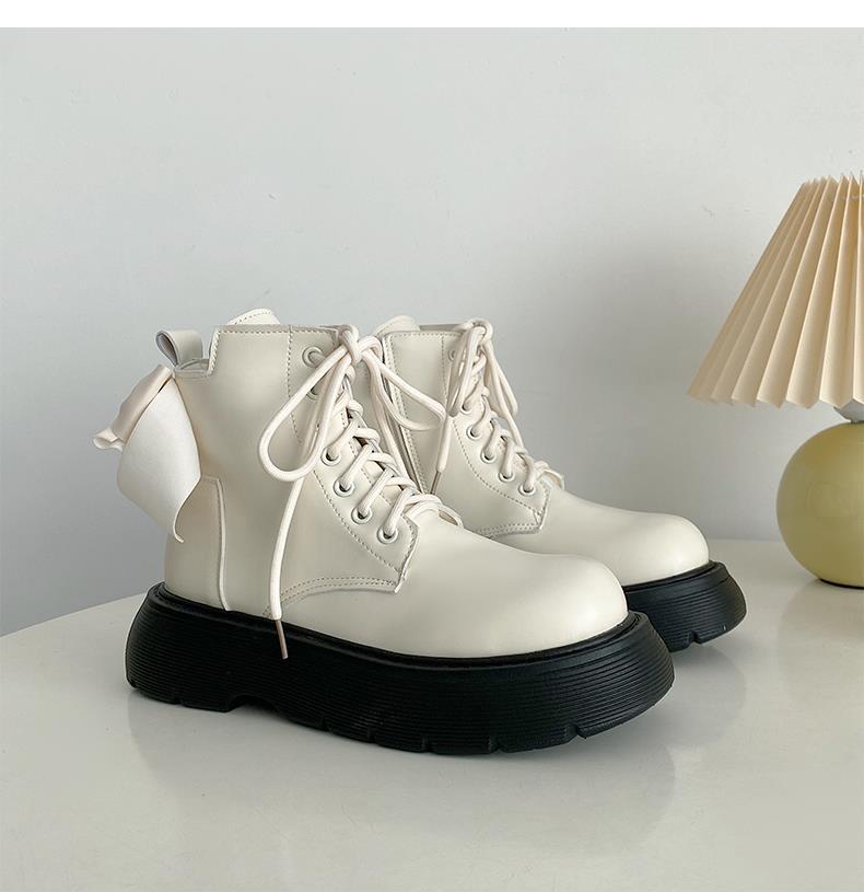 

белые мартинсы на толстой подошве женские летние одинарные ботинки 2025 новые с бантом милые крутые инс британский стиль короткие ботинки 40