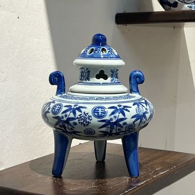 BEPAN Retro Chinese Style Blue and White Ceramic Firing Aromatherapy Stove Suitable for Living Room and Study Creative Home Decoration