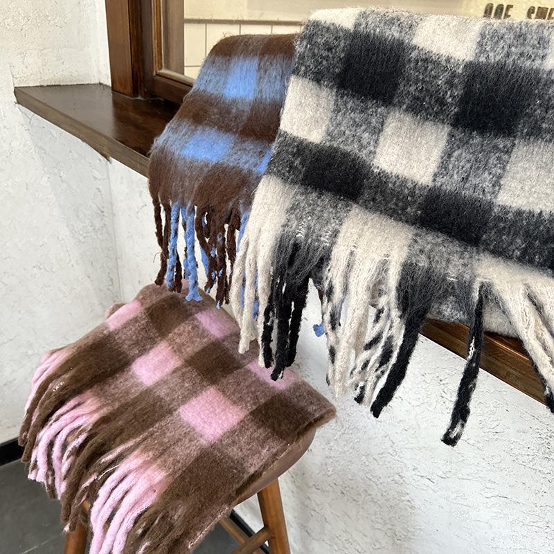 Luochi Black & White Plaid Scarf: Warm, Thick, Korean Style, Fashionable, Versatile Tassel Scarf for Women, Autumn/Winter