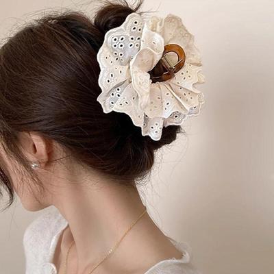 Pince à cheveux à volants perforés en dentelle française Hoing