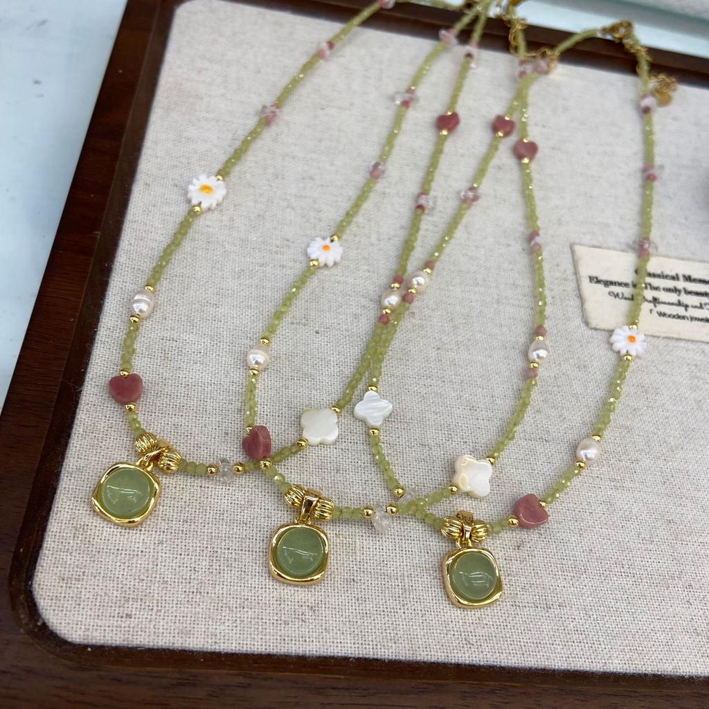 Fresh Natural Spinel Shell Heart Shaped Daisy Flower Necklace Olive Extreme Clavicle Chain Love Vintage Necklace