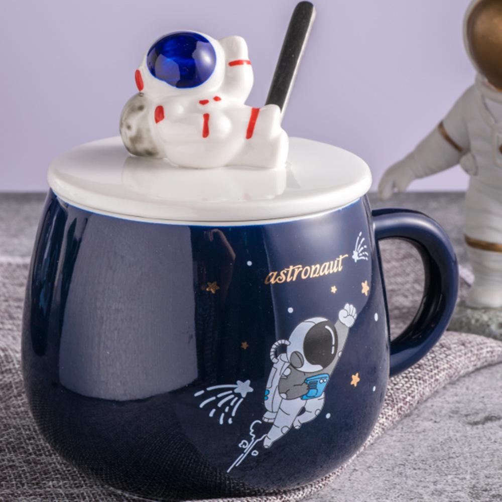 Keramický hrnek astronaut raketa s víčkem uchem lžičkou chlapec a dívka hrnek kreslený zábava vesmír