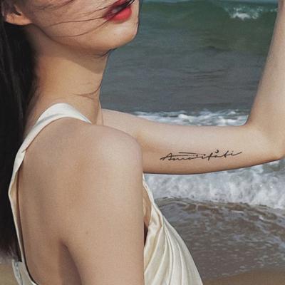Tattoo-Aufkleber, coole, einfach zu verwendende, leichte Körperaufkleber, englisches Alphabet, gefälschte Körpertätowierung, Körpertätowierung für Schlüsselbein