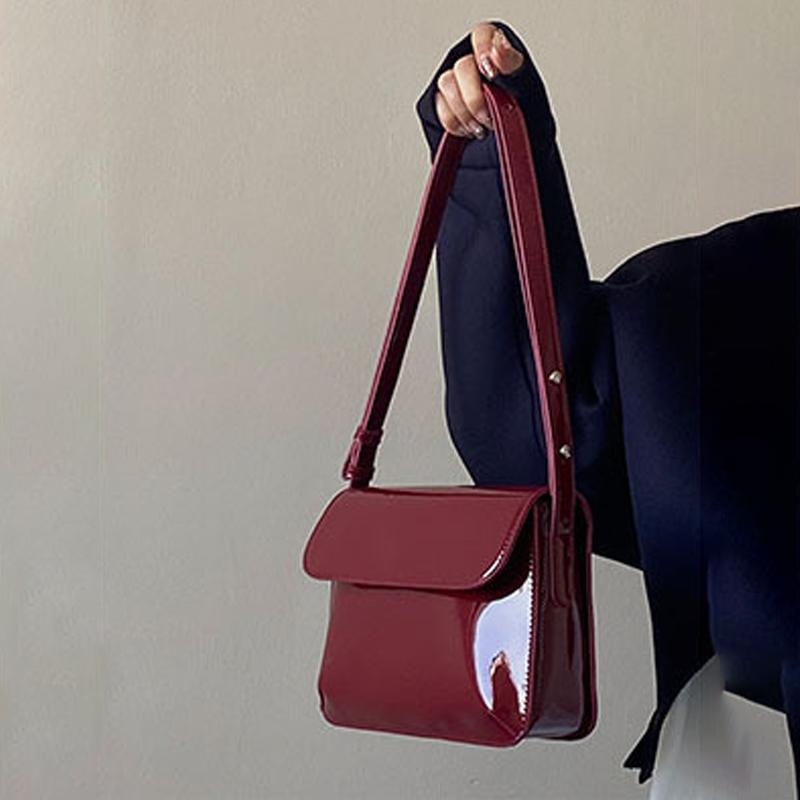 Herbst und Winter Hafen Wind Retro Achseltasche Frau neue Mode rot Lackleder Hand Bill Umhängetasche Umhängetasche klein