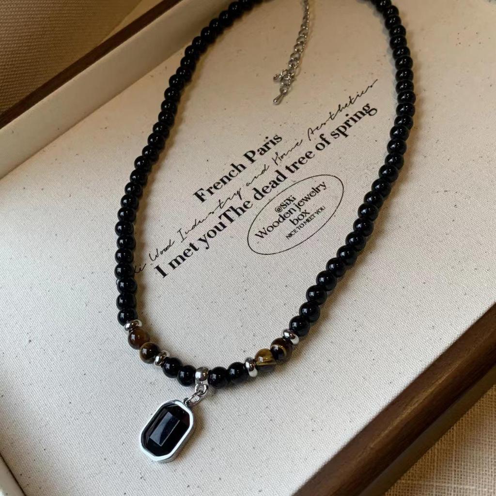 Women's Leather Tiger Eye Layered Necklace - Retro Double-Layer Choker Accessory with High-End Luxury Clavicle Chain.