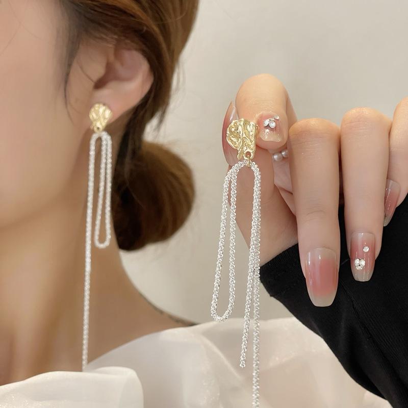 

Silver Needle Crazy Chen Shuting s sister-in-law has the same earrings for women, long fringed temperament pendant, retro earrings.
