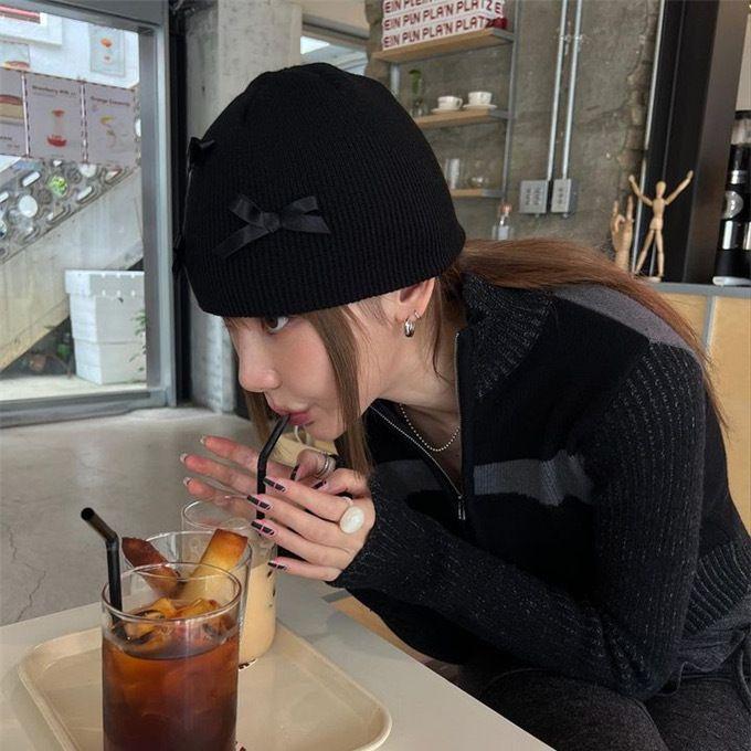 

Autumn and winter atmosphere ballet bow sweet cool hat knitted hat bag head black wool hat women One size is elastic (54-58cm) чорний