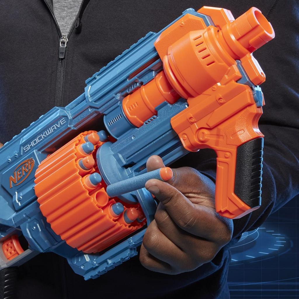 Manuální blaster Nerf Elite 2.0 Shockwave RD-15 je dodáván s 30 oficiálními šipkami vybavenými rotujícím bubnem na 15 ran a taktickou lištou Pump Action Slam.