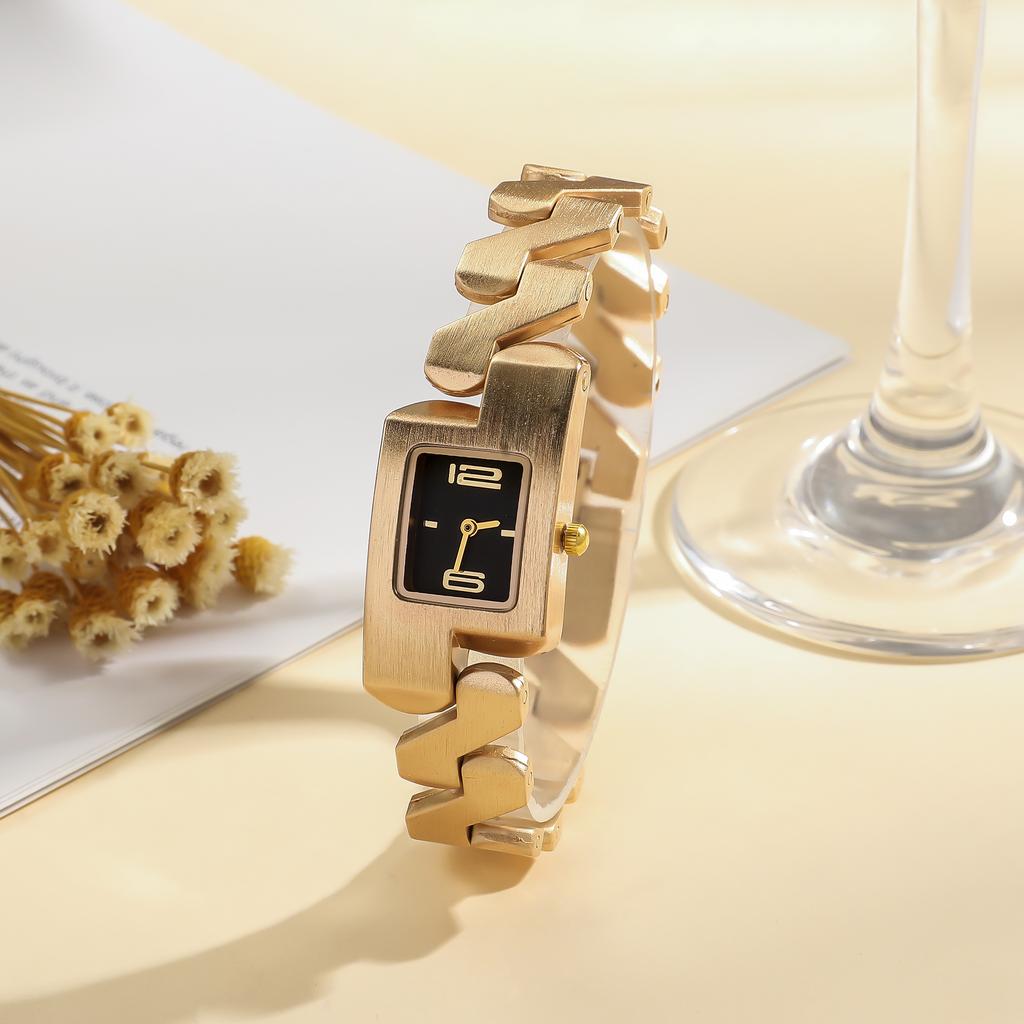 Ladies' fashionable light luxury mixed Arabic numeral dial refined steel strip quartz watch.