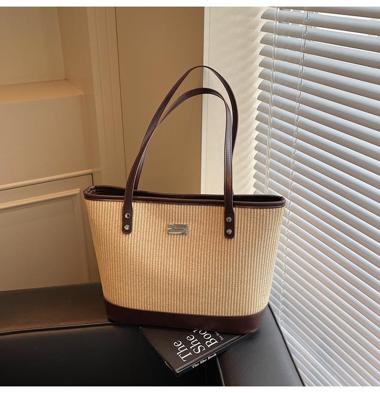 Summer new niche fashion contrasting color straw woven portable shoulder crossbody large capacity tote bag