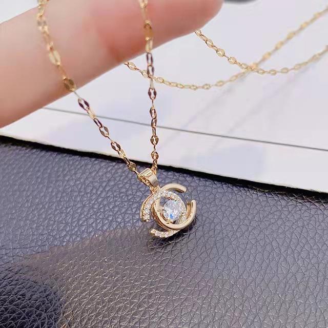 Non-Fading Luxury Maple Leaf Butterfly Clavicle Necklace