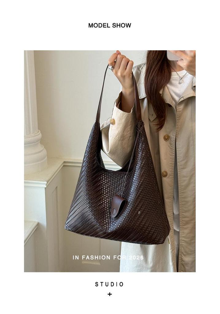 High-End Simple Retro Woven One-Shoulder Tote Bag - Stylish and Trendy Mother-Child Design