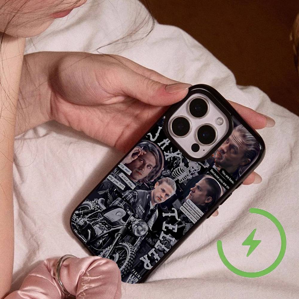 

Anime D-Devilman Crybaby Magnetic Charging Cover Phone Case For IPhone 17 16 14 13 12 11 15 Pro Max For Magsafe Wireless iPhone 14pro max