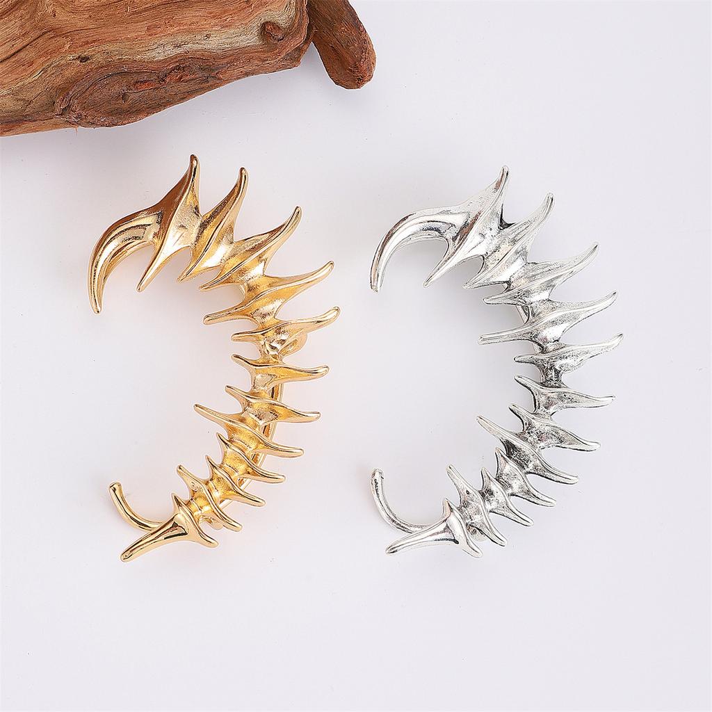 Edgy Silver/Gold Color Skeleton Earrings Fashionable Ear Clips Halloween Ear Cuff Accessory for Fashion Enthusiasts