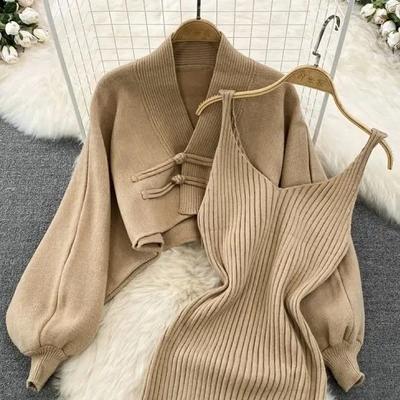 Einfarbige Strickwaren-Set Schnürung Chinesische Strickjacke Damen Pullover Mantel Camisole Kleid Zweiteiliges Set Damen Outfits