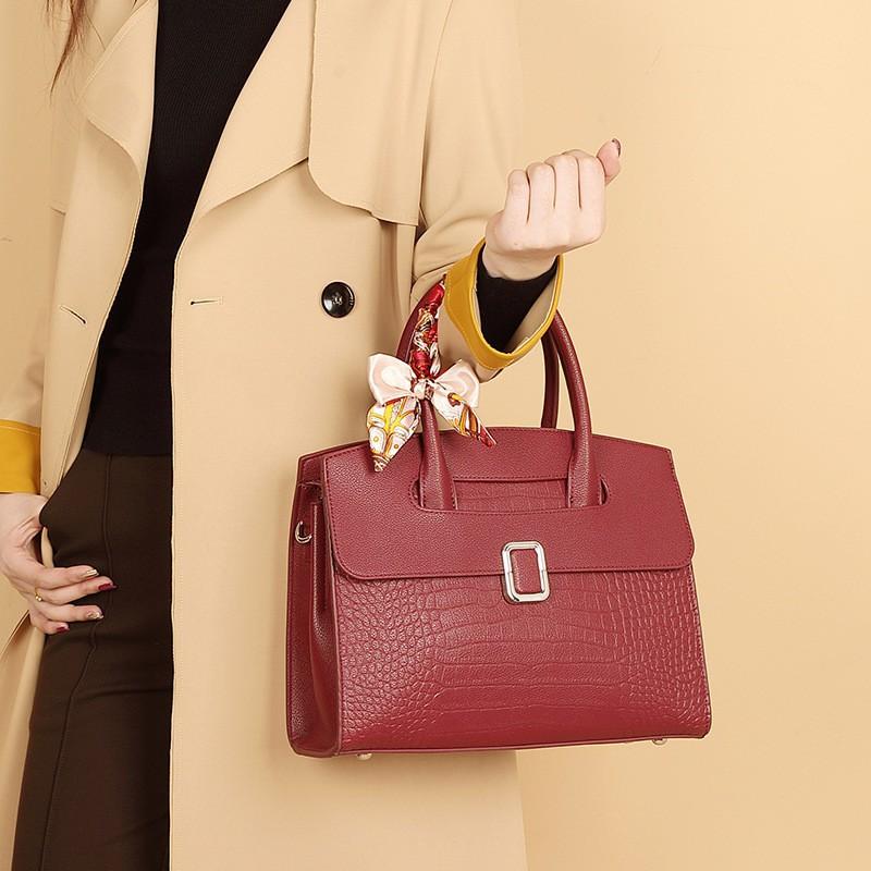 

2025 New Women s Bag Commuting Crossbody Fashionable High-end Large Capacity One-shoulder Tote вино красного