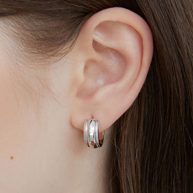 

by hyeres [925 silver] Milgrain vloume earrings (Silver) BH7E59768W9XXX single