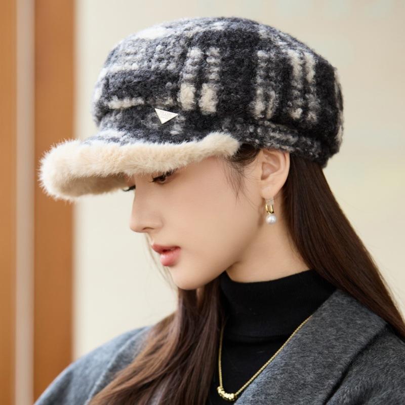Lamb Fleece Plaid Octagonal Hat Women's Autumn and Winter Beret Casual Warm Windproof Hat Women's Winter Knitted Wool Hat Outdoor Travel Windproof Hat