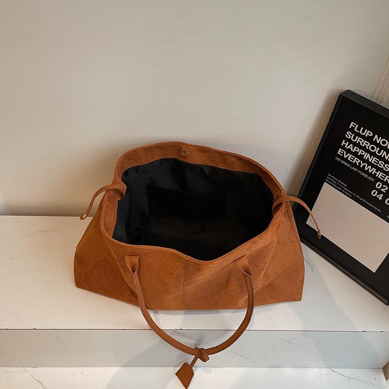 Bolsa de Ombro Versátil de Camurça Slouchy 2025 com Design de Nicho Quadrado