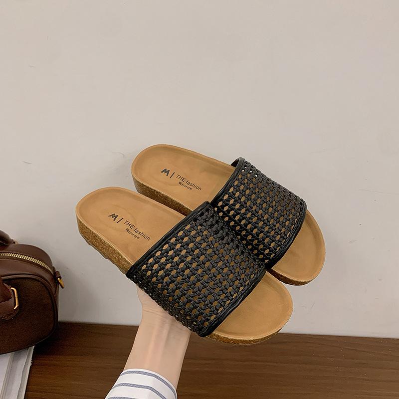 Outside wear fashion ins trend season cool slippers women's summer word new comfortable indoor slippers non-slip thick bottom home