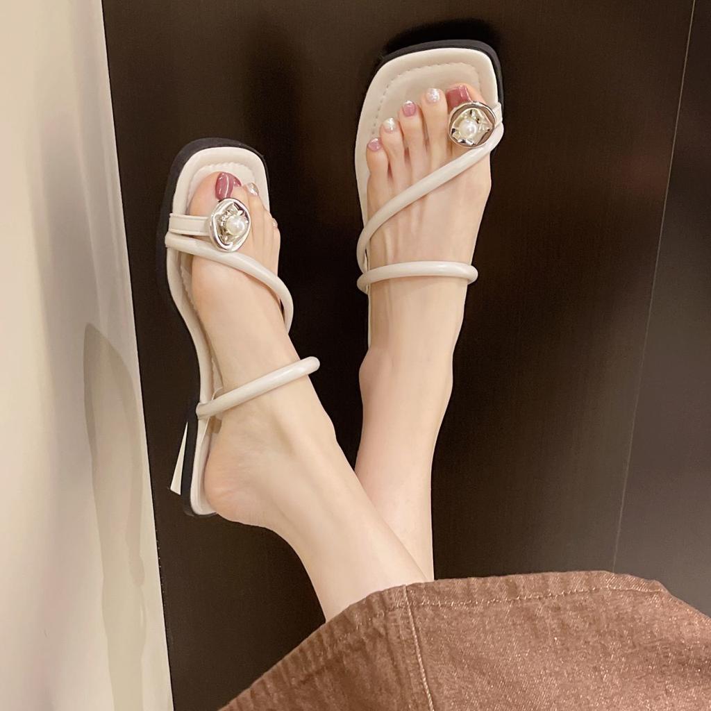 Fairy wind pearl low heel set toe seaside beach cool slippers female 2025 new high-end sandals female summer outer wear
