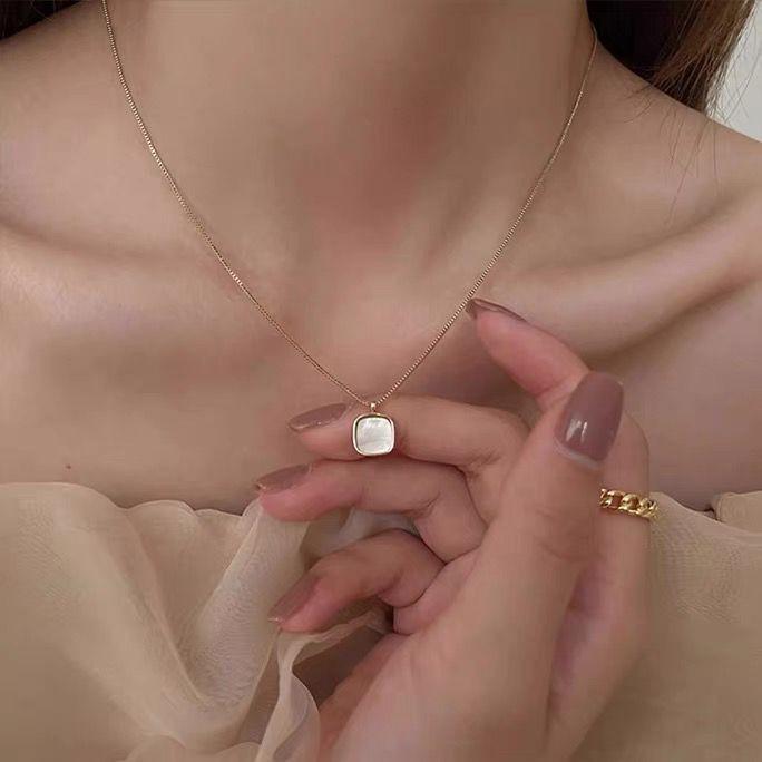 2025 Elegante Zirkonia Wassertropfen Halskette für Damen: Einfache, luxuriöse, vielseitige Schlüsselbein-Kette