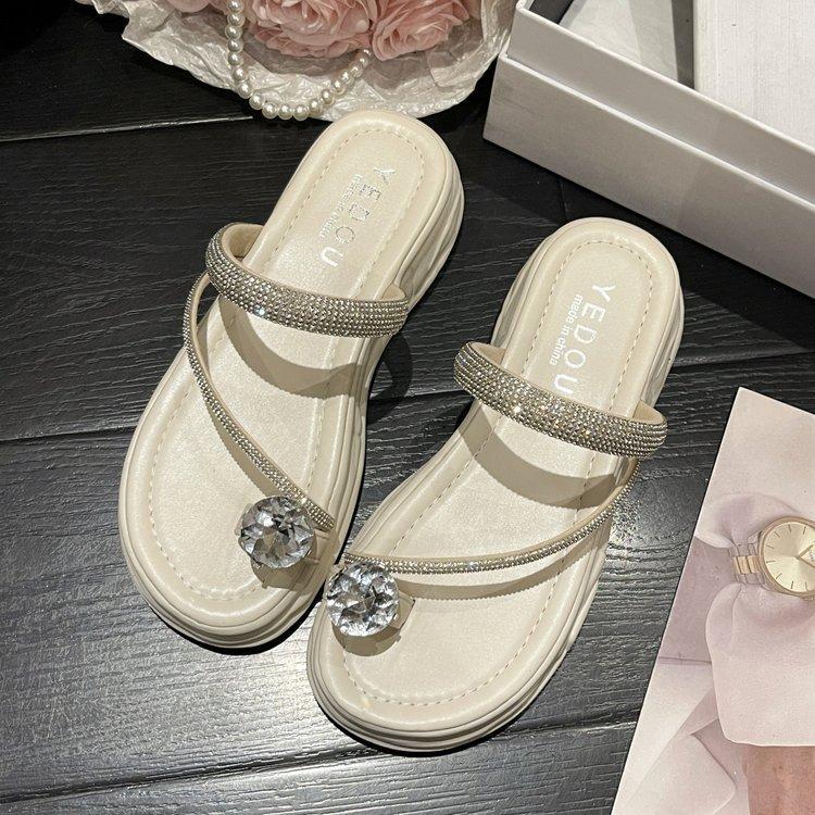 

Повседневные пляжные сандалии со стразами для девочки 2025 лето новый уличный стиль фея ветер крутые шлепанцы на толстой подошве женская обувь 40 бежевый