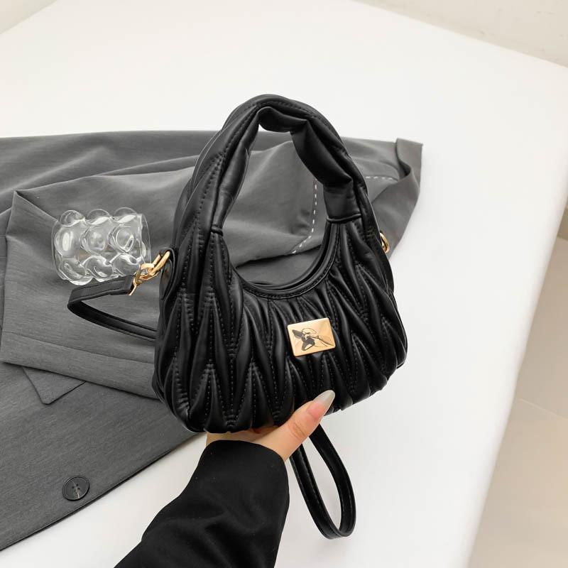 Chic Crescent Shaped Handheld Bag For Women With Pleated Design And Unique Style чёрный