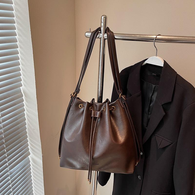 Retro Foreign Style Messenger Bag Bucket Bag Large Capacity Bag Women's 2025 Autumn New Trendy Fashion Simple Shoulder Bag