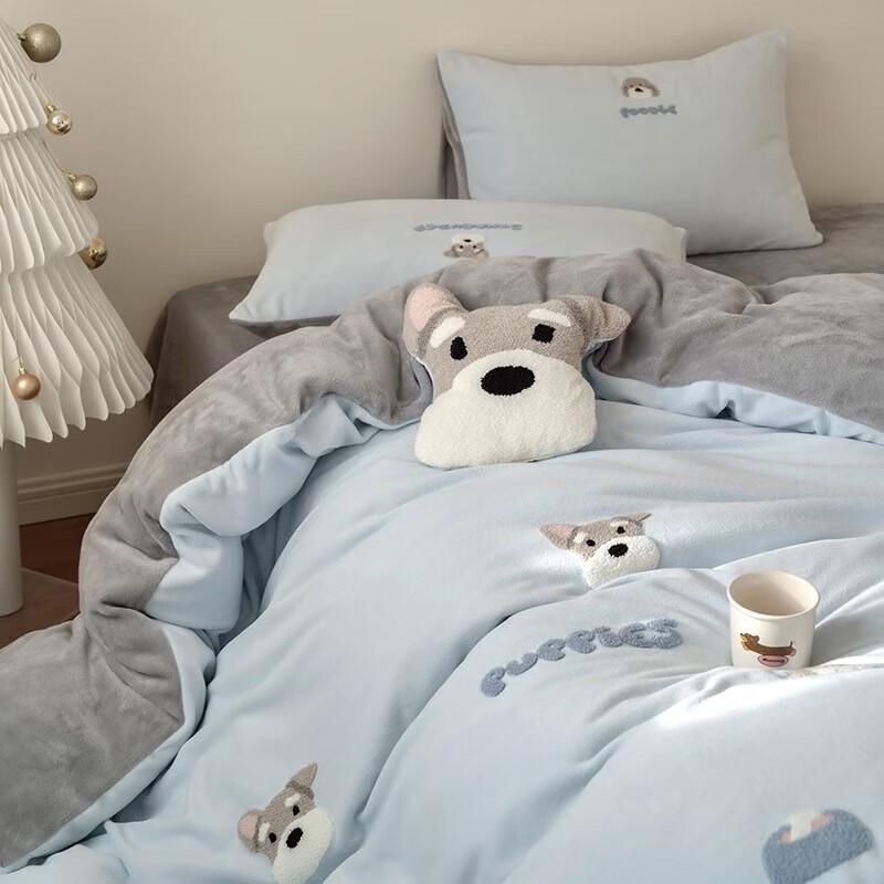 

OEING Cute Warm Milk Velvet Glowing Puppy Bedding Set