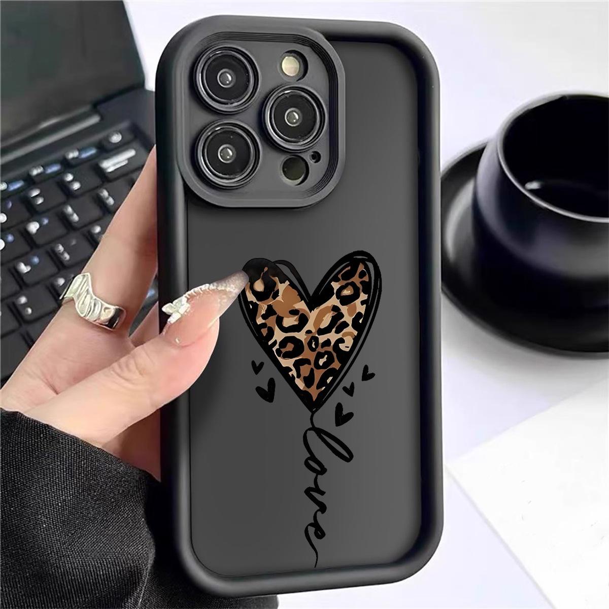 

Чехол-накладка для iPhone 15/16/17 Леопардовое Сердце с Песчаниковой Резьбой iPhone 7P/8P чёрный