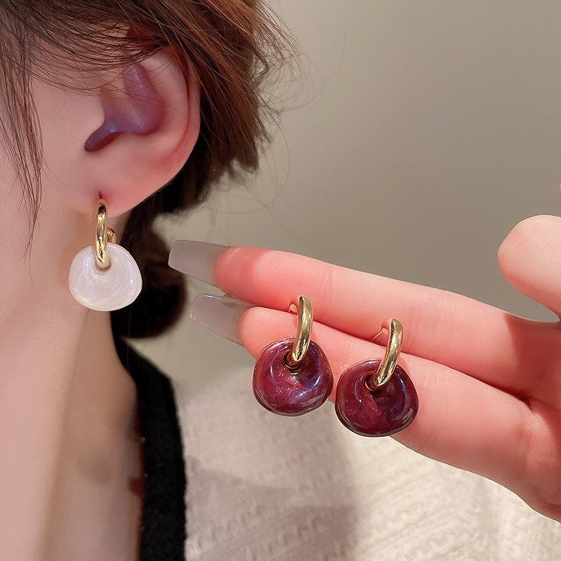 Silver Needle C-shaped Drip Oil Square Pendant Earrings - Retro Hong Kong Style Versatile Studs for Women