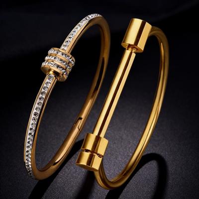 Bracelet Fer à Cheval Incrusté de Diamants en Acier Titane pour Filles - Inaltérable, Sensation Haut de Gamme, Style Européen & Américain.
