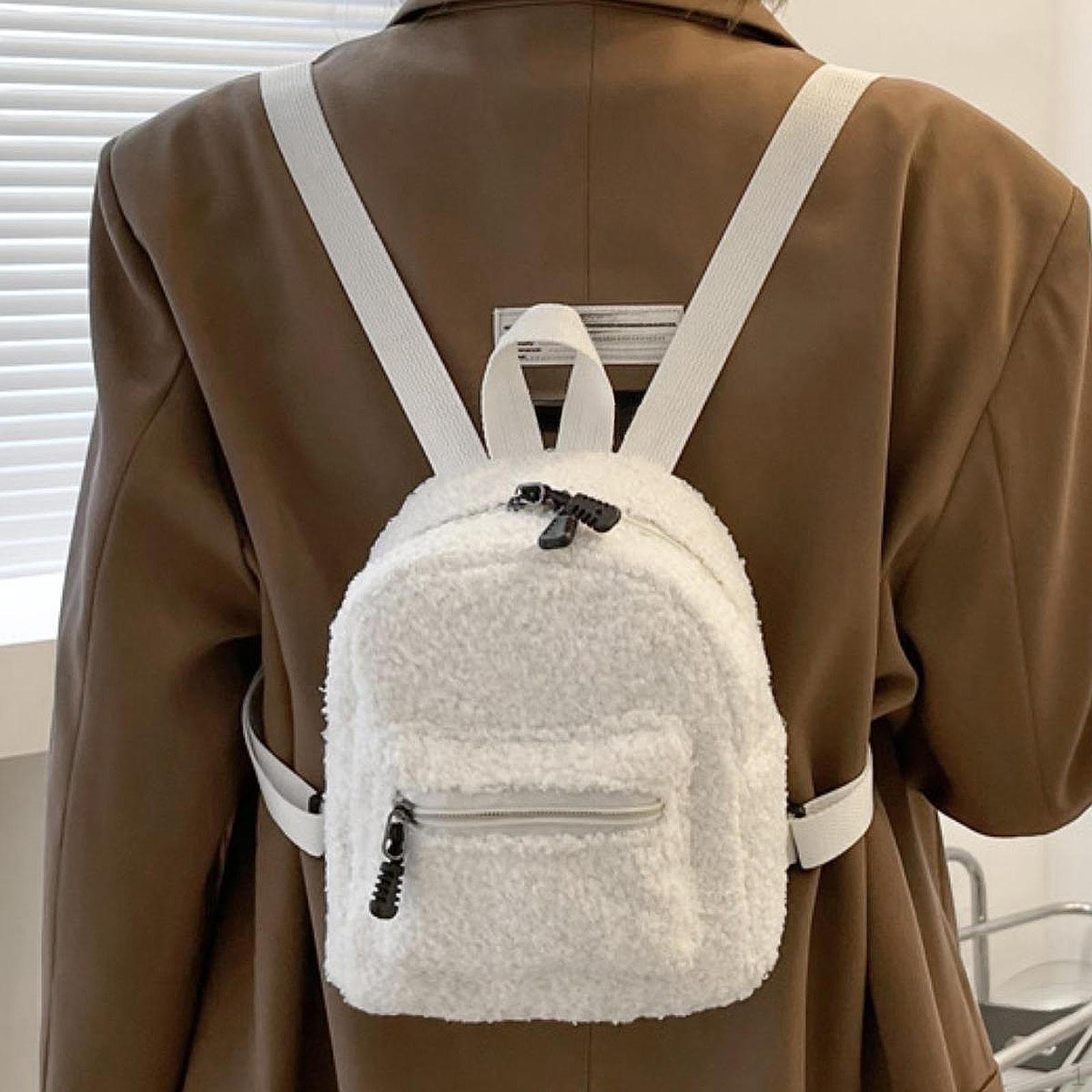 Рюкзак: Легкий и стильный рюкзак для подростков белый