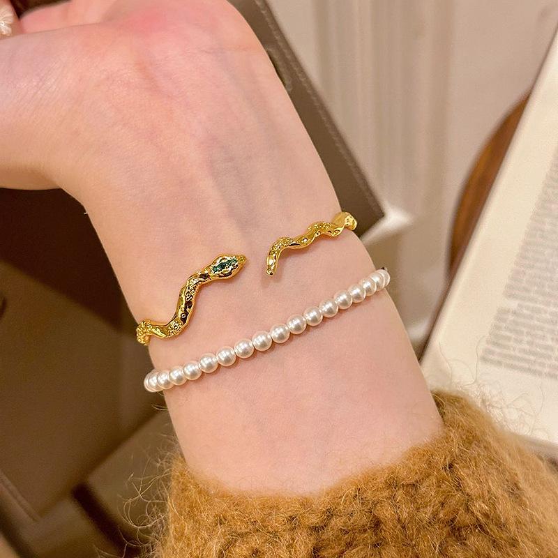Hot Selling Retro Zodiac Snake Bracelet 2024 New Retro Palace Style Super Heavy Industry Small Gold Snake Bracelet