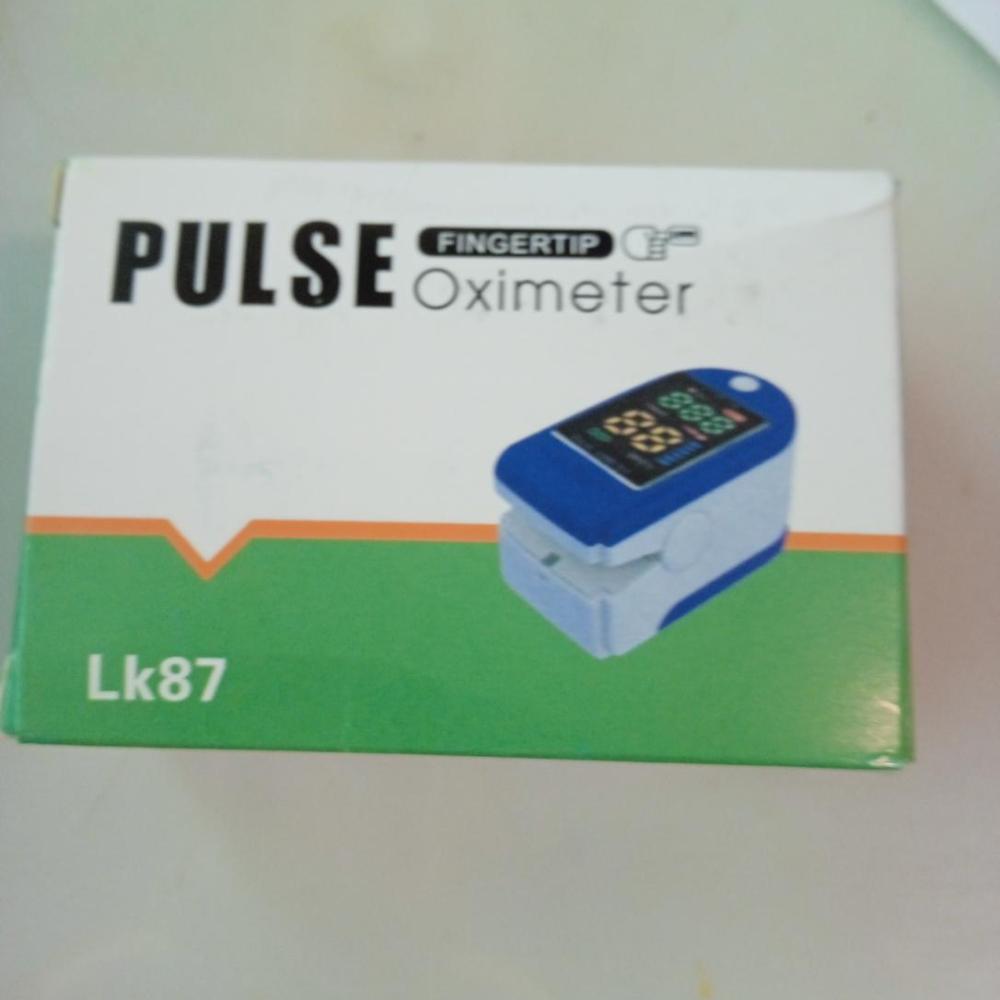 Oxymètre de pouls du bout des doigts Détecteur de saturation en oxygène dans le sang Moniteur de fréquence cardiaque Oxymètre portable avec moniteur de fréquence cardiaque du bout des doigts Oxymètre portable avec