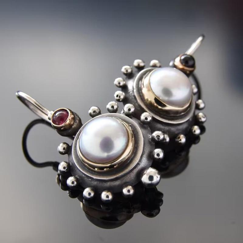Creative Round White Pearl Earrings, Popular in Europe and America, Alloy with Red Diamonds Earrings серебряный