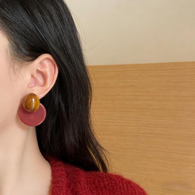 Design Sense Geometric Contrast Color Design Sense Stud Earrings Women's Light Luxury Retro Earrings New Popular Personality Trendy Earrings Wholesale
