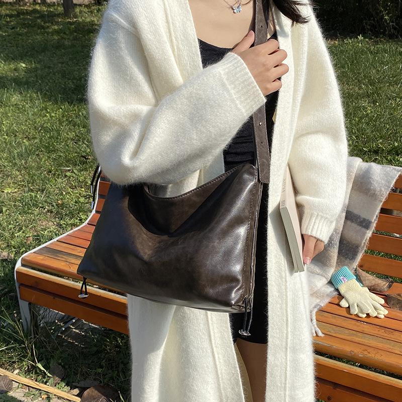 Embroidery thread foreign style large capacity women's bag 2025 fashion trend shoulder messenger bag strap handbag