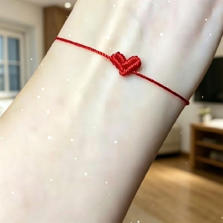 Artisanal Crafted Beaded Heart Friendship Bracelet Adjustable Length Soft Materials Stylish Everyday Accessory