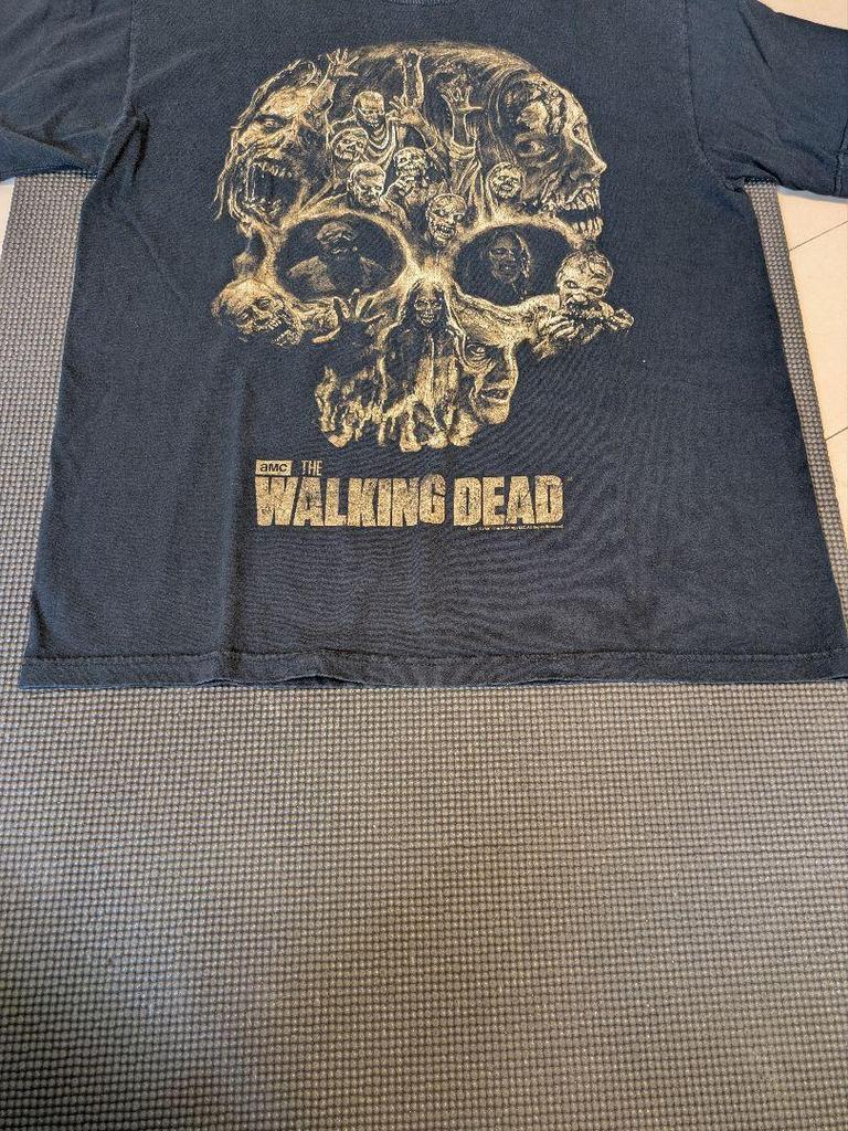 [USED] Officially Licensed THE WALKING DEAD T-shirt, Black, Size L/XL, Used.