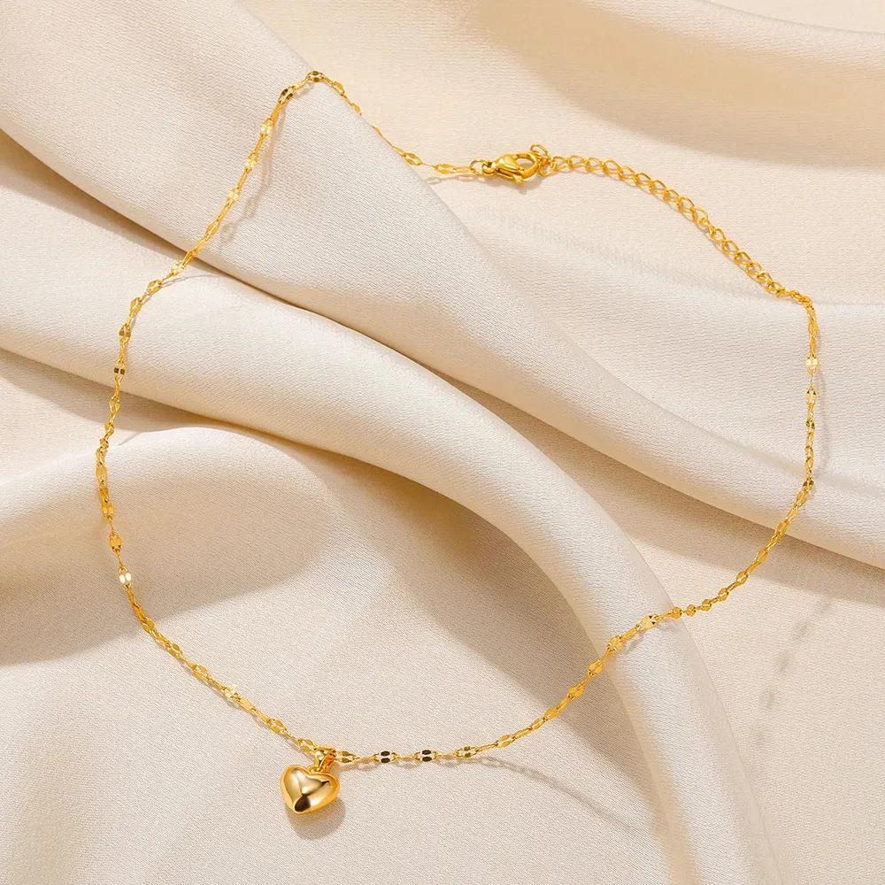 Stainless Steel Love Heart Necklace For Women New Trendy Lip Chain Simple Luxury Love Pendant Necklace Jewelry Gift