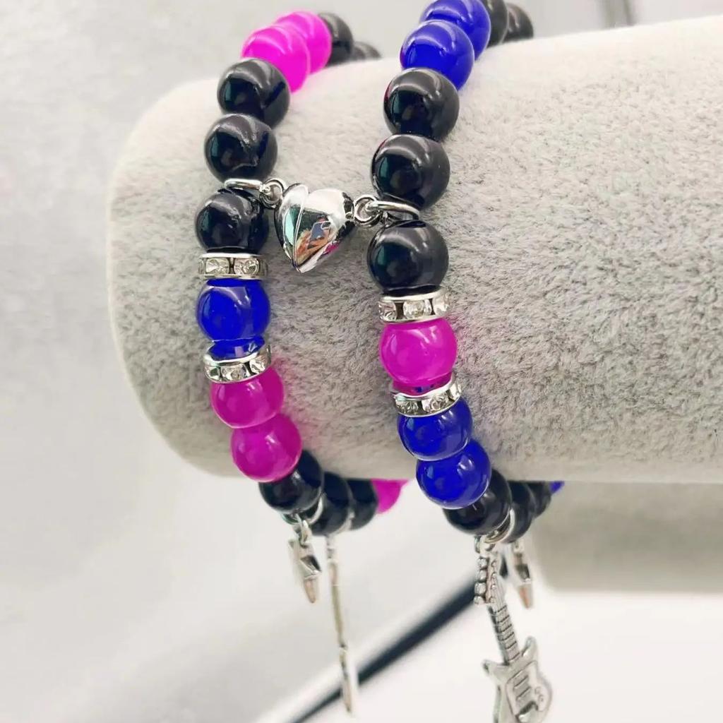 2 pcs of Blue and Red Beads Guitar Pendant Heart Shaped Magnet Couple's Bracelets Bff Trendy Jewelry Gifts