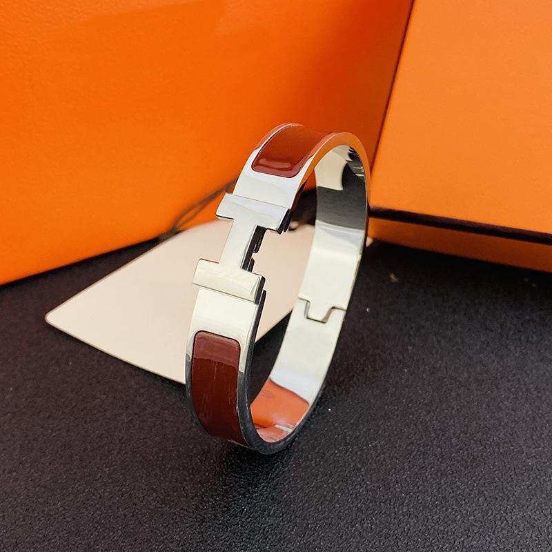 Klasický módní trend 2025 Náramek Písmenkový náramek Dámský stříbrný sponový náramek