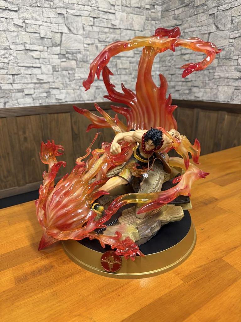 [USED] One Piece figure with flame effect