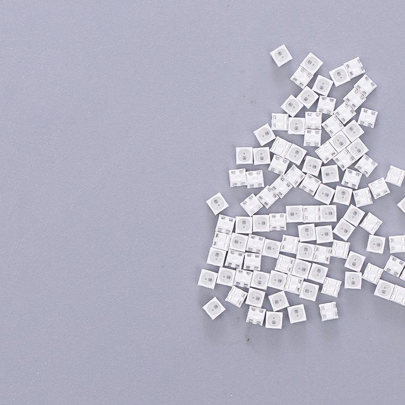 100 ks WS2812B 2020 LED čip Mini bílý PCB RGB Plnobarevný LED čip DC5V Pro LED pásek Obrazovka