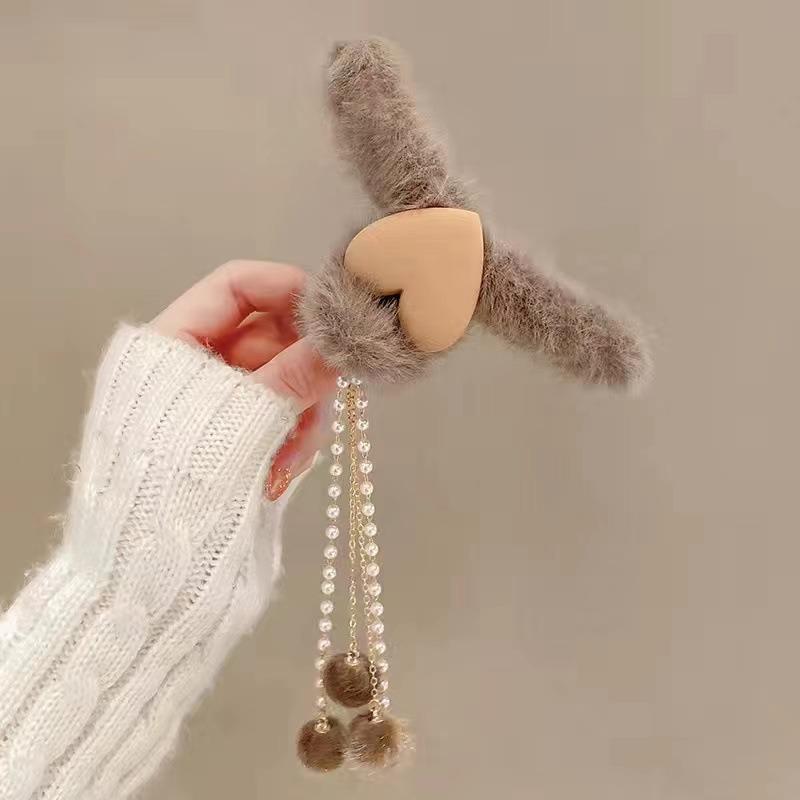 Winter Love Heart Plush Claw Clip Temperamental Tassel Hair Clip Fashion Girls Hair Accessories Clip